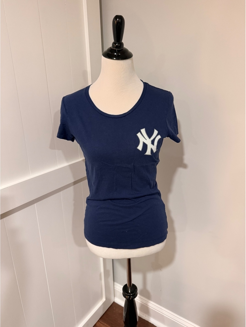 Majestic New York Yankees Derek Jeter #2 Women's Navy Blue T-Shirt Medium